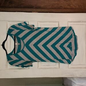 LuLaRoe short sleve knit top in teal and Grey. Size M.